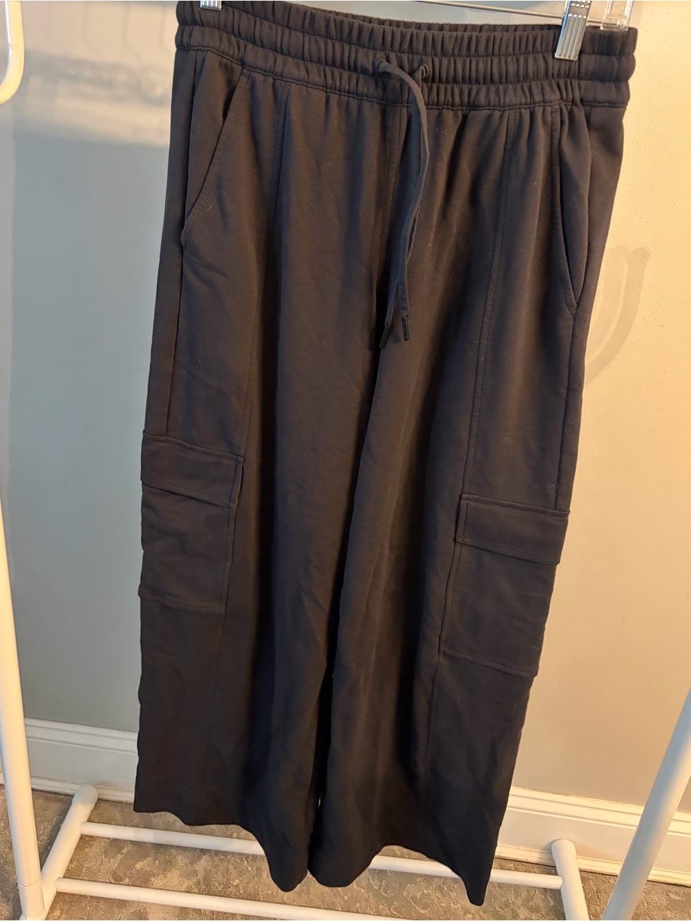 Athleta Black Wide-Leg Cargo sweatpants joggers size small